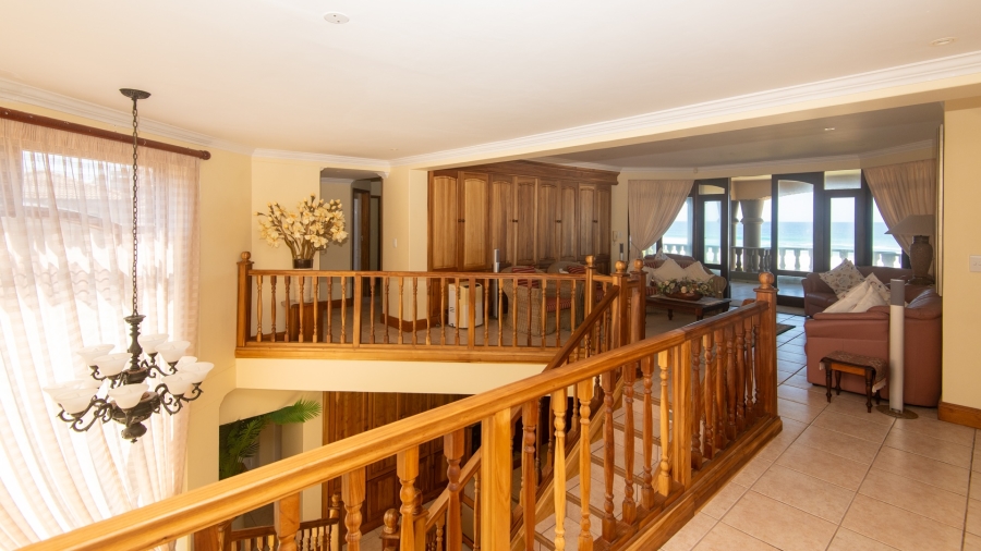 7 Bedroom Property for Sale in Outeniqua Strand Western Cape